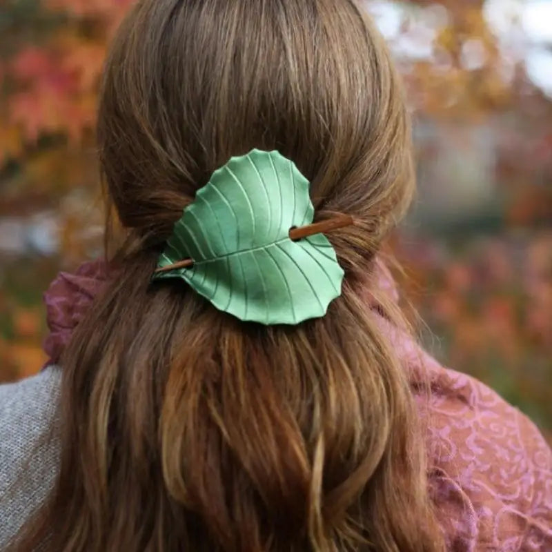 "Gothic Skull & Moth Hair Barrette - Retro Witch Butterfly Hairpin for Women - Halloween Pagan Jewelry & Party Gift"