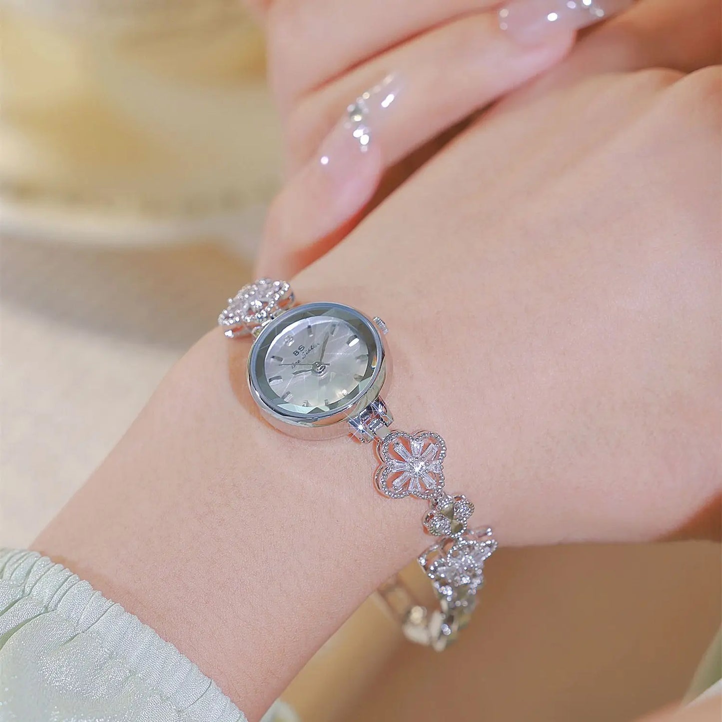 New Luxury Ladies Watch Gold/ Silver Small Bracelet Style Quartz Wristwatch 2024 Fashion